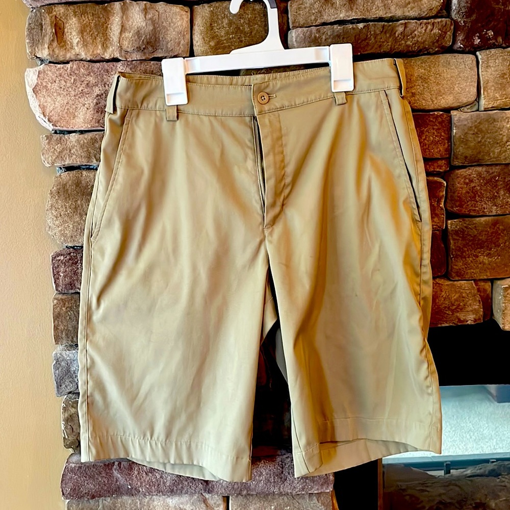 Mens NikeGolf Dri-fit khaki shorts